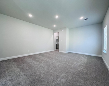 7017 Sunset Boulevard - Photo Thumbnail 17