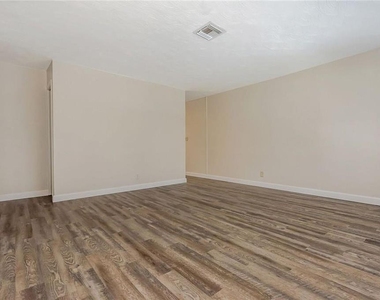 1130 Ne 24th Street - Photo Thumbnail 23