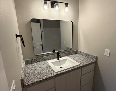 518 Colorado Street - Photo Thumbnail 8