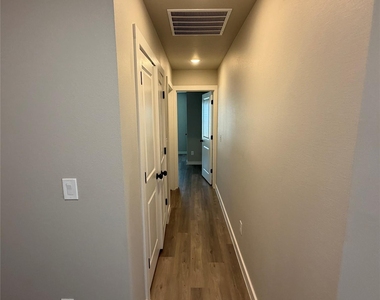 518 Colorado Street - Photo Thumbnail 12