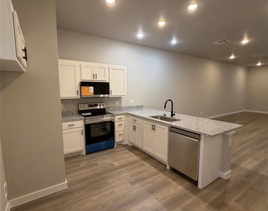 518 Colorado Street - Photo Thumbnail 2