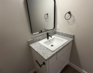 518 Colorado Street - Photo Thumbnail 17