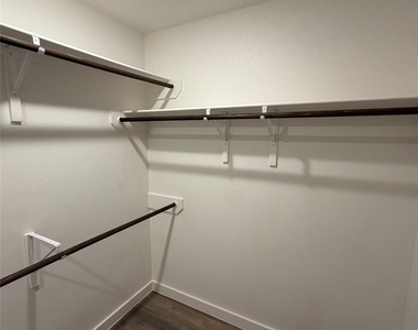 518 Colorado Street - Photo Thumbnail 9