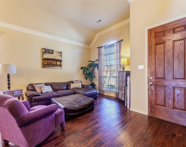 920 Fannin Drive - Photo Thumbnail 2