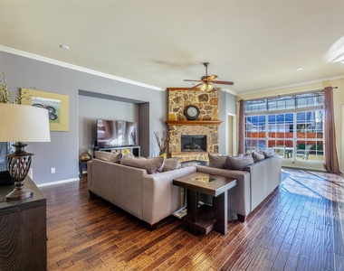 920 Fannin Drive - Photo Thumbnail 9