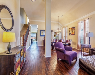 920 Fannin Drive - Photo Thumbnail 1