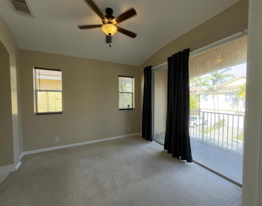 1712 Carvelle Drive - Photo Thumbnail 3
