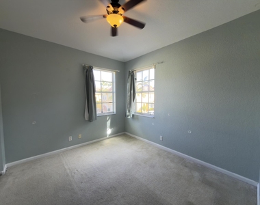 1712 Carvelle Drive - Photo Thumbnail 7