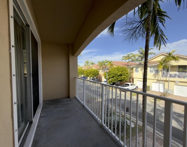 1712 Carvelle Drive - Photo Thumbnail 8