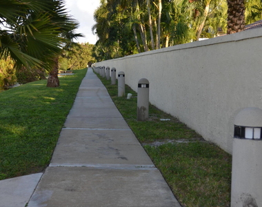 176 Seabreeze Circle - Photo Thumbnail 21