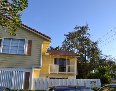 176 Seabreeze Circle - Photo Thumbnail 1