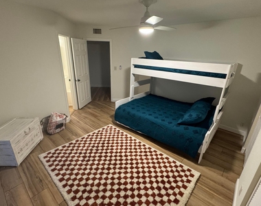 176 Seabreeze Circle - Photo Thumbnail 15