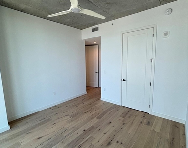 1801 N Pearl Street - Photo Thumbnail 22
