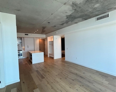 1801 N Pearl Street - Photo Thumbnail 6