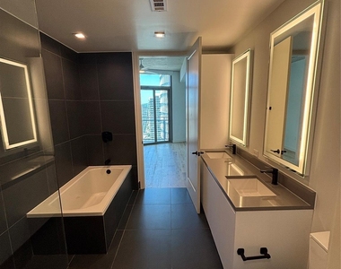 1801 N Pearl Street - Photo Thumbnail 11