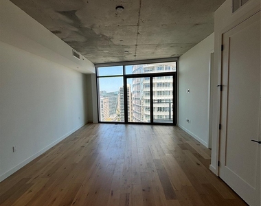 1801 N Pearl Street - Photo Thumbnail 5