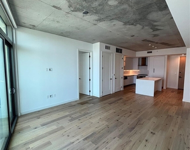 1801 N Pearl Street - Photo Thumbnail 7