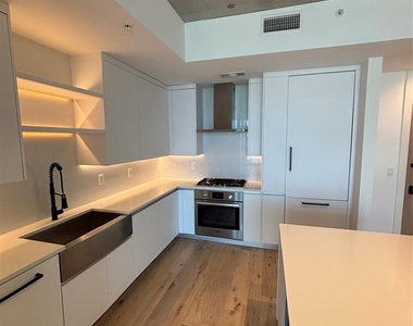 1801 N Pearl Street - Photo Thumbnail 3