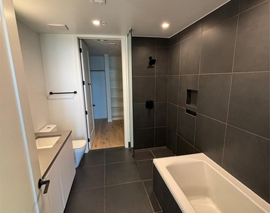 1801 N Pearl Street - Photo Thumbnail 10