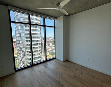 1801 N Pearl Street - Photo Thumbnail 23