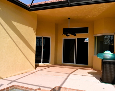 895 Sw Grand Reserves Boulevard Sw - Photo Thumbnail 36