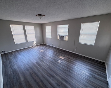 1902 Joslin Street - Photo Thumbnail 12
