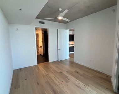 1801 N Pearl Street - Photo Thumbnail 15