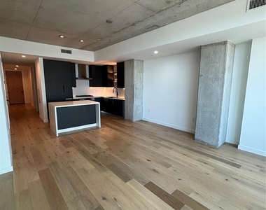 1801 N Pearl Street - Photo Thumbnail 11