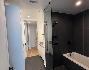 1801 N Pearl Street - Photo Thumbnail 16