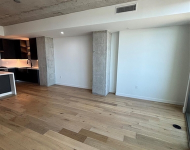 1801 N Pearl Street - Photo Thumbnail 12