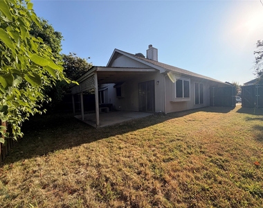 1334 Mimosa Lane - Photo Thumbnail 19
