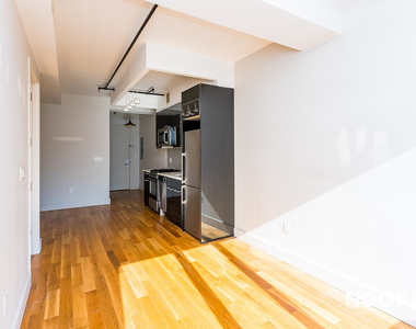 880 Dekalb Ave - Photo Thumbnail 1