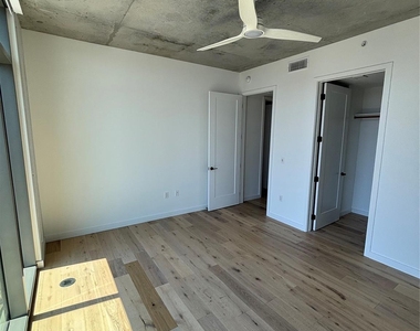 1801 N Pearl Street - Photo Thumbnail 18