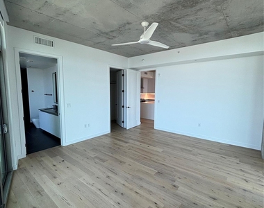 1801 N Pearl Street - Photo Thumbnail 8