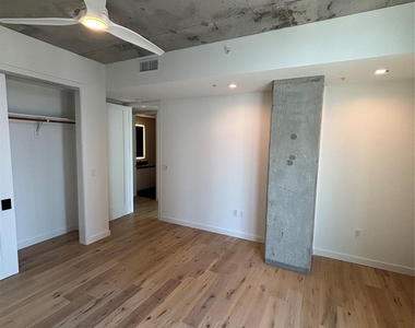 1801 N Pearl Street - Photo Thumbnail 13