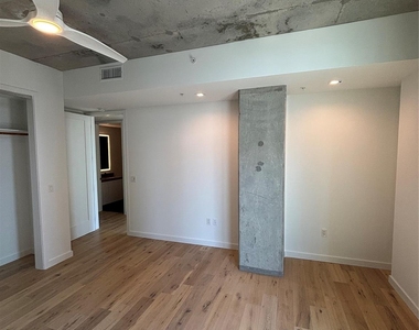 1801 N Pearl Street - Photo Thumbnail 14
