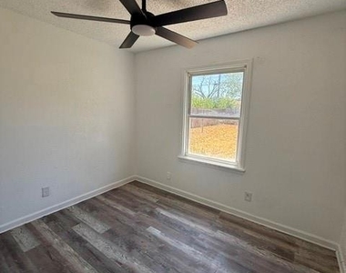 5225 Encino Road - Photo Thumbnail 4