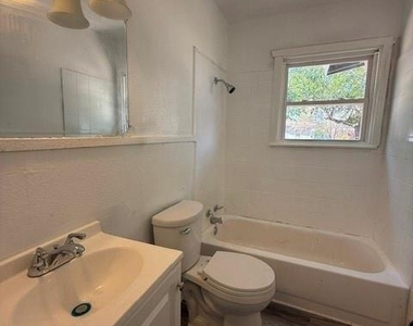 5225 Encino Road - Photo Thumbnail 6