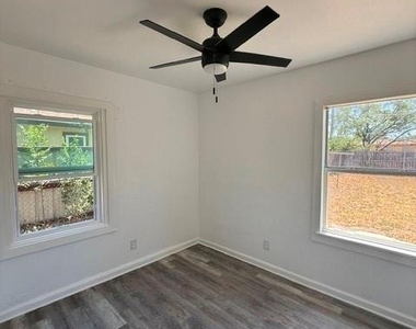 5225 Encino Road - Photo Thumbnail 3