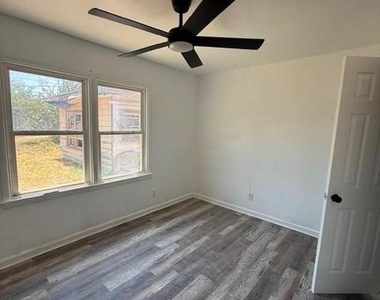 5225 Encino Road - Photo Thumbnail 5