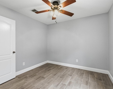 3705 Vista Greens Drive - Photo Thumbnail 23