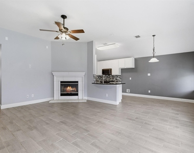 3705 Vista Greens Drive - Photo Thumbnail 9