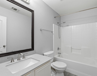 3705 Vista Greens Drive - Photo Thumbnail 24