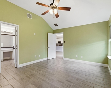 3705 Vista Greens Drive - Photo Thumbnail 18