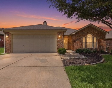 3705 Vista Greens Drive - Photo Thumbnail 4