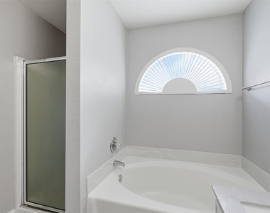 3705 Vista Greens Drive - Photo Thumbnail 20