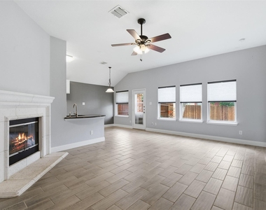 3705 Vista Greens Drive - Photo Thumbnail 8