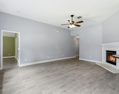 3705 Vista Greens Drive - Photo Thumbnail 10