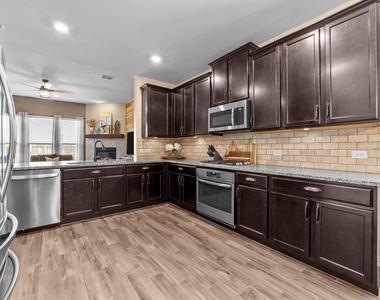 910 Black Hawk Drive - Photo Thumbnail 6