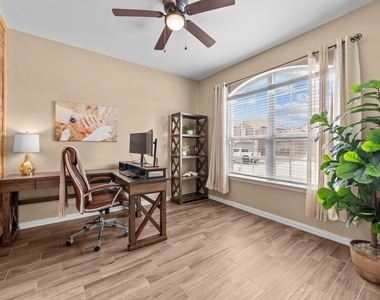 910 Black Hawk Drive - Photo Thumbnail 4